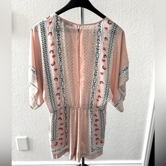 Like New!! BCBG MAXAZRIA - Caiti Kimono Sleeve Romper - Blush Pink - Size XS - Picture 4 of 16